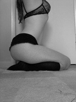 nowyouknowus:  Enjoying a nice stretch. ~