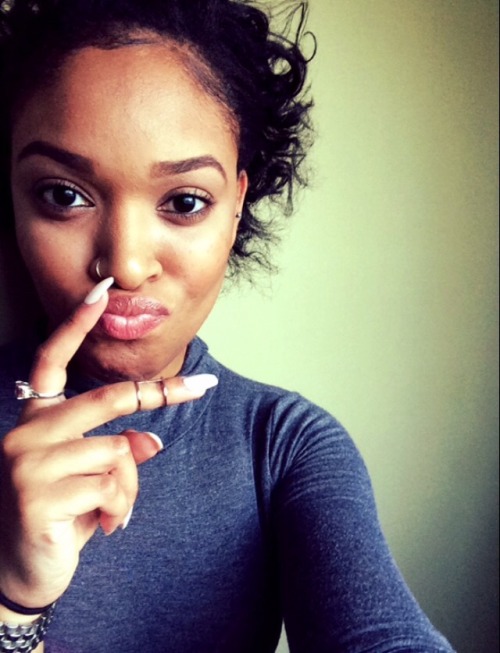 classiclinds:  numberonemovement:  classiclinds:  Gurrrrl ✨  Selfie game lit  Thank you 💁🏽