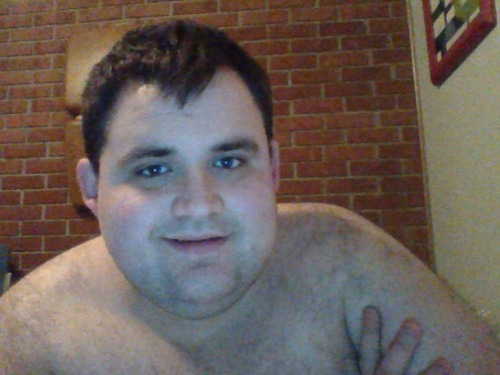 chubbyaddiction:  Unusual without the beard, but damn hot as hell and sooo cute… 