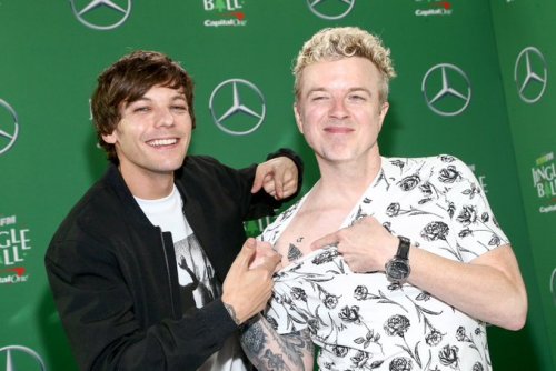 @JoJoWright Absolutely love @Louis_Tomlinson, even if he did give me a POOP TATTOO!!!  He sounded IN