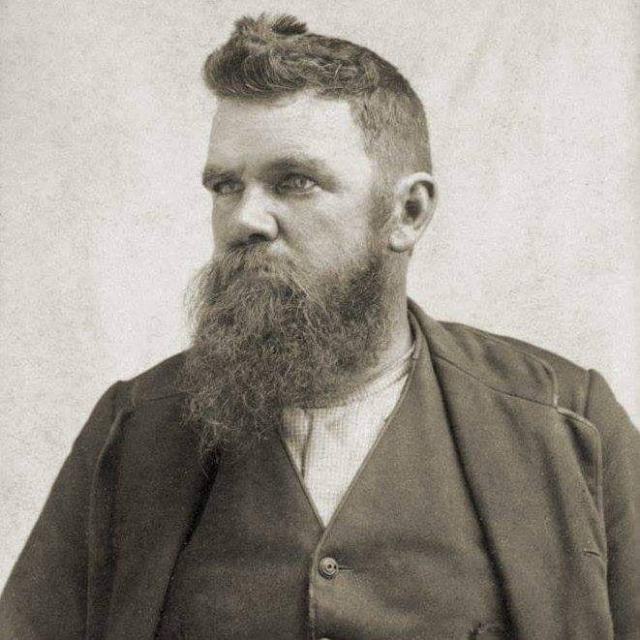 humorhistorico:1 de Mayo, conmemoración del día de los trabajadores.En este día volvemos a compartir esta reseña del pastor Samuel Fielden, uno de los líderes de la huelga de Chicago en EE.UU. que inició un 1 de mayo de 1889, y que conllevó crueles