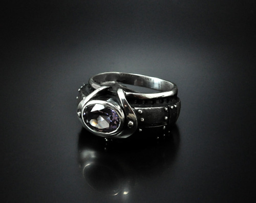 gatojewelry:Industrial or steampunk ring “Jucundendum”sterling silver, amethyst