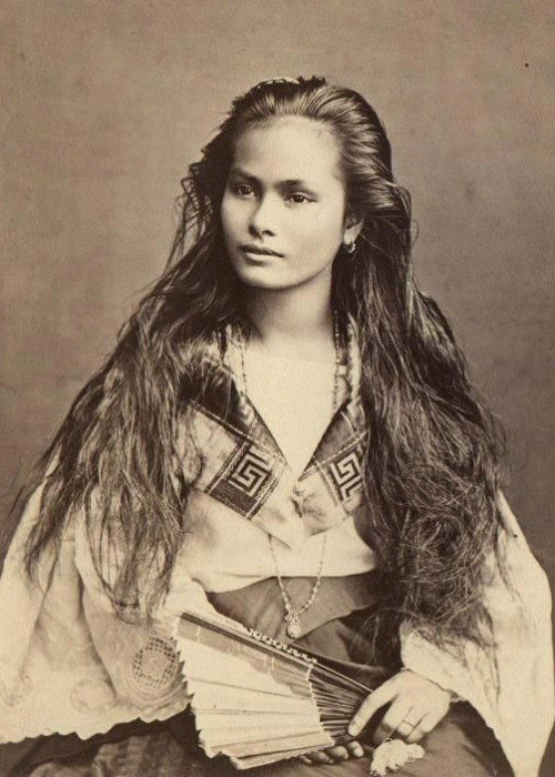 minkmarble:  Portrait of a ‘Mestiza de Sangley’ woman, ca. 1875   Holy fuck she’s stunning