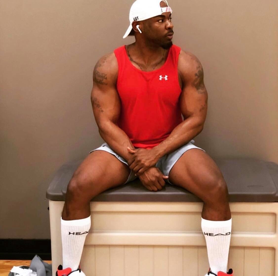 twist-fate:  melanated-and-onpoint:   legs all wide n’ sh..  *slurp*