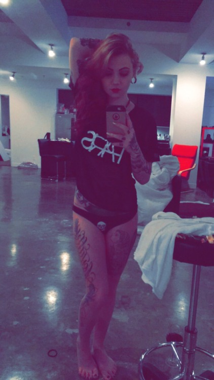 A little fun behind the scenes before the shoot  Model : Kirbee suicide