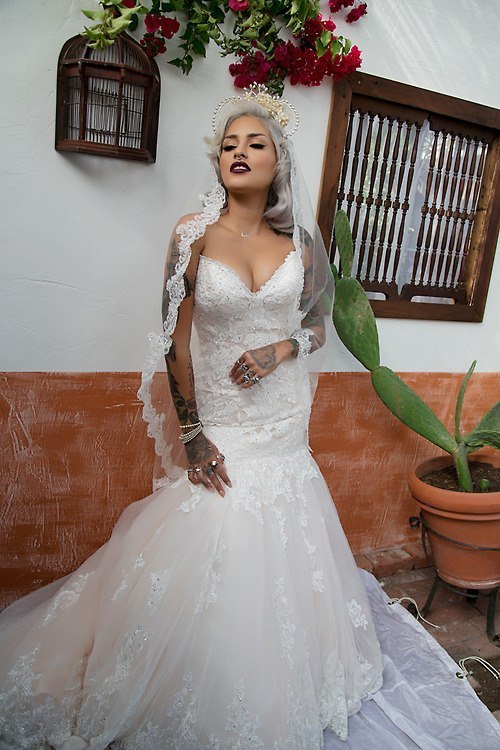 lipstickstainedlove:  miss-love:  The bride to end all brides  Inspo 
