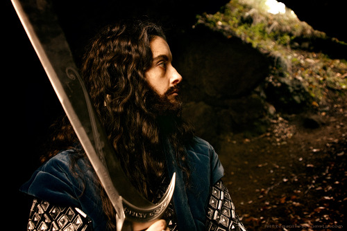 bittersuites:The Finding of Orcrist Thorin Oakenshield.. Essiemakeup/photography.. revelioassistan