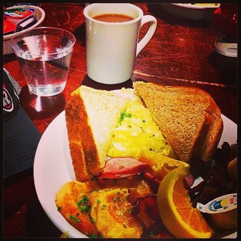 #brunch is served!! Pop by your #friendly #neighborhood House of TARG starting at 11am for #eggs you