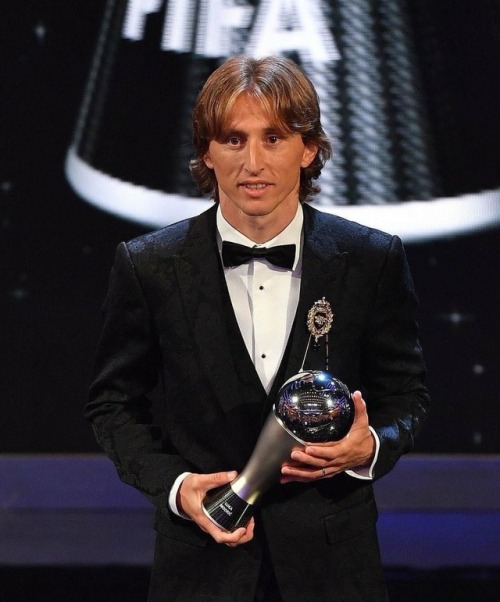 fisicol92:Luka Modric has been named the Fifa men’s footballer of the year.The 33-year-old Modric wo