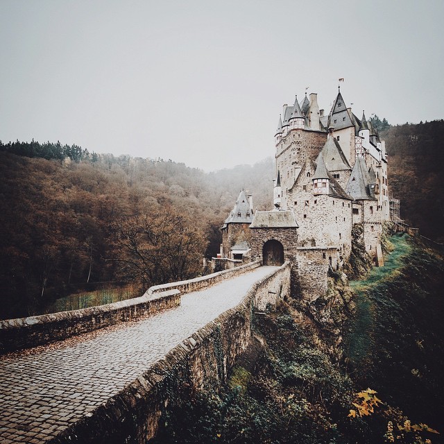 melodyandviolence:     Burg Eltz  by  Hannes Becker       (Eltz Castle is a medieval