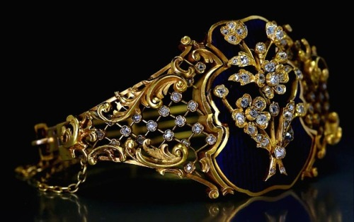 Faberge gold bangle bracelet, St Petersburg, 1899-1903 by August Holmstrom