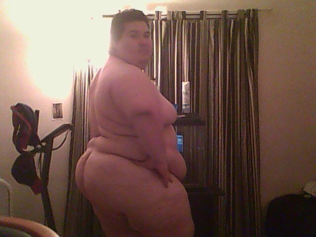 megabaerchen:  beautifulchubs:  Dat ass  Das ist noch ein geiler Chubby!!Sehr lecker!!