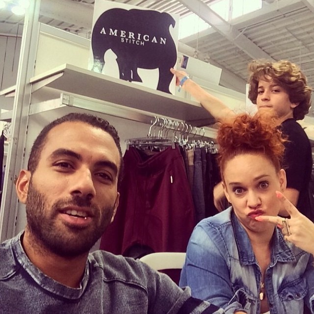 Puttin the young bucks to work… #workinghardat #americanstich #booth A43 #deadmanwalking #itsmycompanydammit #ilastedaWHOLE35minsmy1sttime #agendanyc #agendashow #samlovesdietsnappleandbjs #day2 #newASemployeeis16withaGpenandGrillz #lordhelpusall (at...