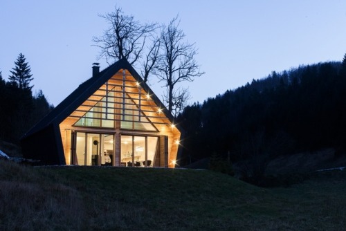 goodwoodwould:Good wood - a blissful luxury cabin in the Slovenian wilderness, introducing the aptly