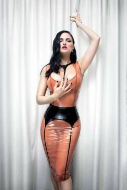 rubberreflections:Rubber Reflections - The best latex fetish images from the web and beyond  Ooh La La!!! 😍😍💕
