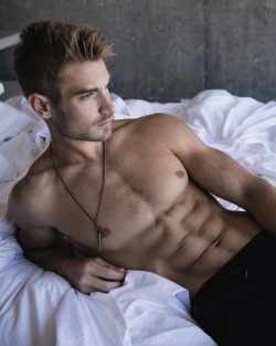 rapideyesmovement:  Lucas Bloms