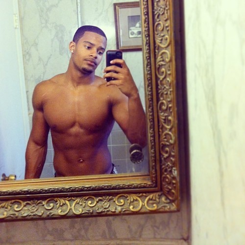 brothamanblack77:  theconsolidator: nubiannudaveritas: Meet 21 year old, 6’ 198-lbs.