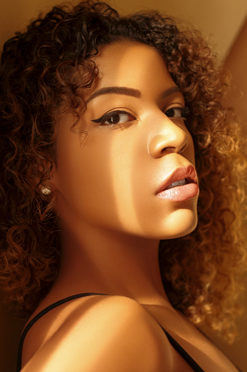 1kibby:  “Natural Rays 002″ with Miss Jessy Kay photographed by Kibby K Follow