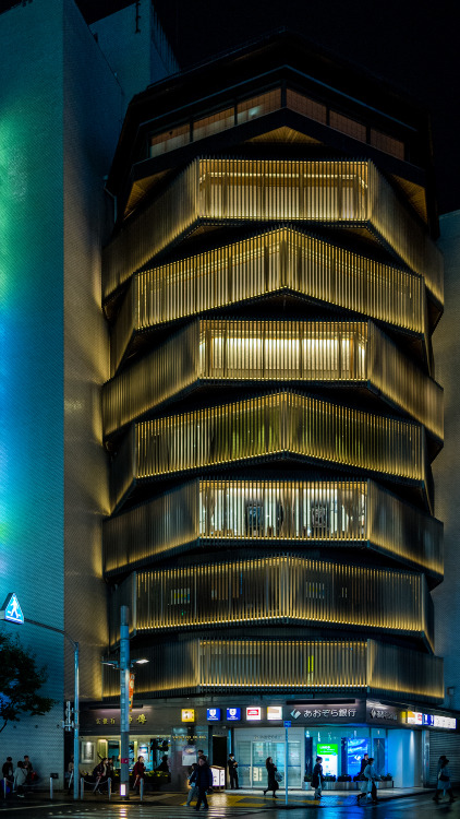 tokyostreetphoto: Polyhedra, Shinjuku 新宿