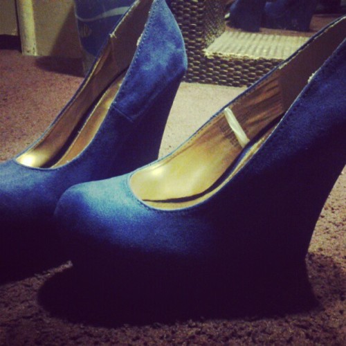 sofiarenteriaa: My boo gave me these ♥ #new #blue #heels #cute #lovethem