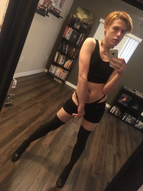 sighboy: Hux went clubbing without Kylo, sent pictures to rile him up. @spockl for the well timed cr