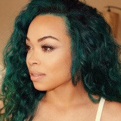 imninm:  black girls with emerald hair (this