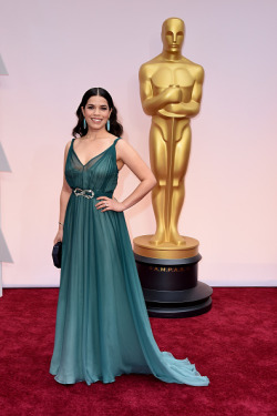 wocinsolidarity:celebritiesofcolor:America Ferrera attends the 87th Annual Academy Awards at Hollywood &amp; Highland Center on February 22, 2015  OMG