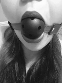 superbounduniverse:  sex-roughsexplease:Gag me and make me yours 🖤 Superbound rating: 9.5