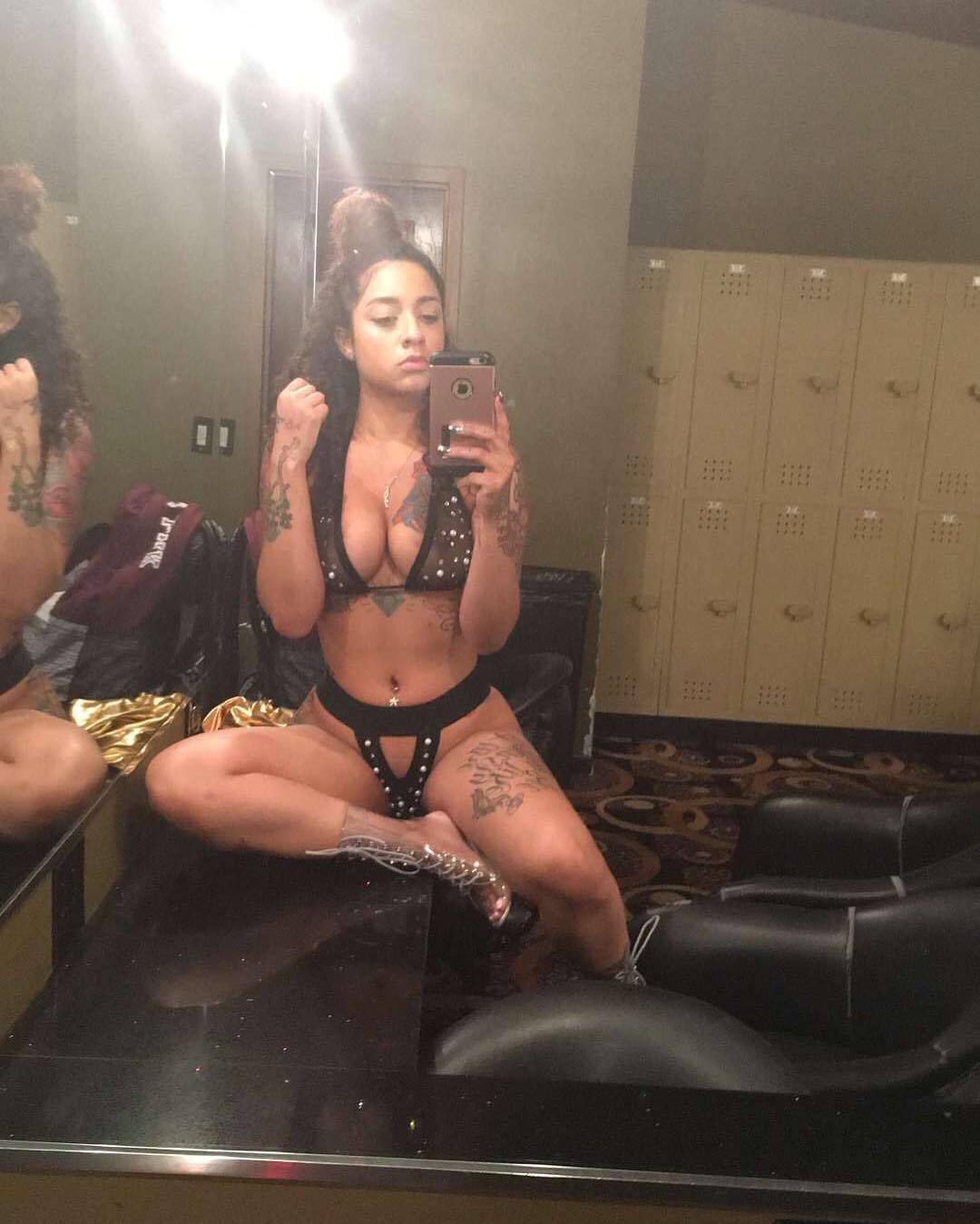 stripper-locker-room:  kapreekarter