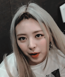 shin yuna ♡ itzy? itzy! 