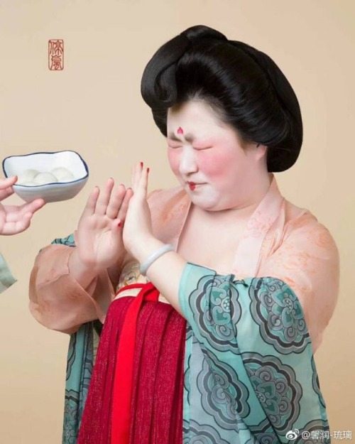 dressesofchina: A Tang Dynasty woman loves her Tangyuan Happy Lantern Festival!