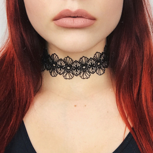 xthecoldfrontx:    instagram - juliacoldfronthttp://juliacoldfront.com/choker: lydia of london