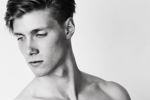 sean-clancy:  Dorian Reeves by Daniel Jaems 