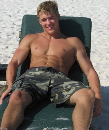 jockdays:  I follow back EVERYONE! Message me if I missed ya! ;) xx