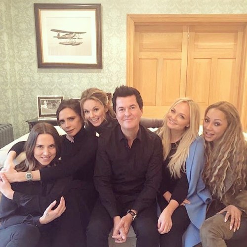 Spice Girls pictured with their former manager, Simon Fuller in London today! ❤️ #spicegirls #spicew