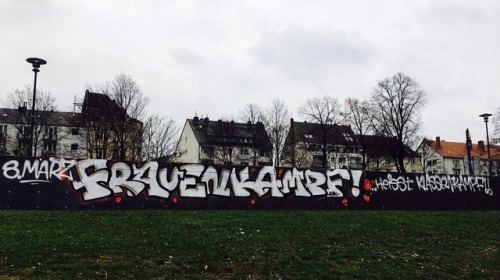 “8 Marz, Frauenkampf Heisst Hlassenkampf!! March 8, Women’s Struggle Means Class Struggle!!”Seen in 