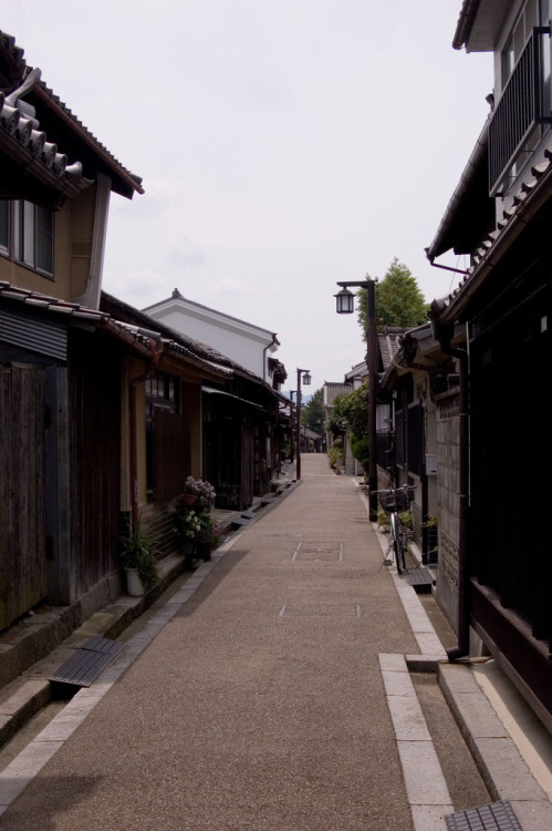 street view in Imai-cho Looking down a street in Imai-cho.By : non-euclidean photography