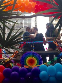 redstar8:  manicpixiedreamsquatch: akamatthewmurdock: SENSE8 Cast filming at the Parada do Orgulho LGBT in São Paulo, Brazil  This is the gayest most sex positive show ever and I love it.   Miss this show sux it’s over