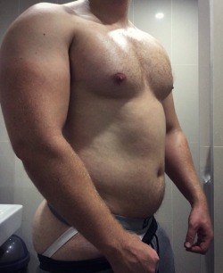 jimbibearfan:  police officer of my dreams undressing after his workout at the station house gym….  Follow me on Twitter