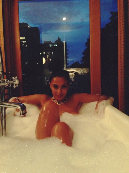 funbaggery:  More luscious NY naturals.