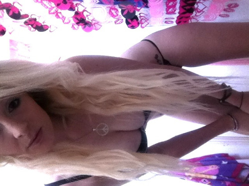 isabelle-end:  blondie. 