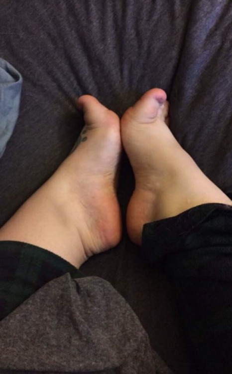 Porn bigxgirlsxlovexsex:  Feets….as requested photos