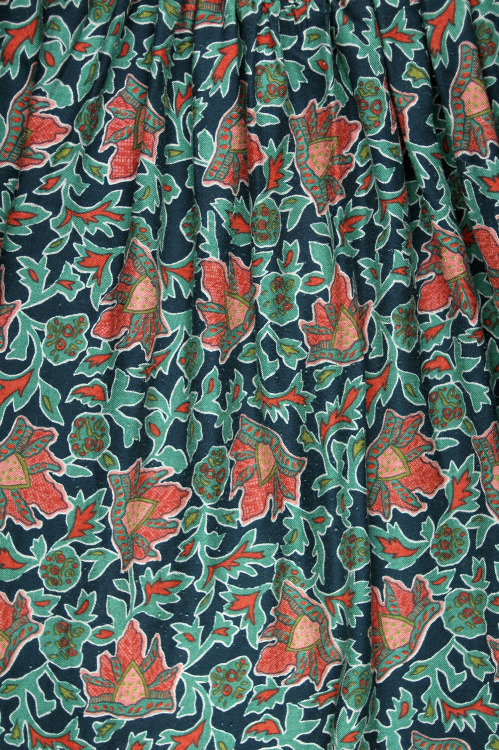 Wallis’ skirt and blouse, 1980sThese dark red, flame-like flowers look a bit like patterns fro