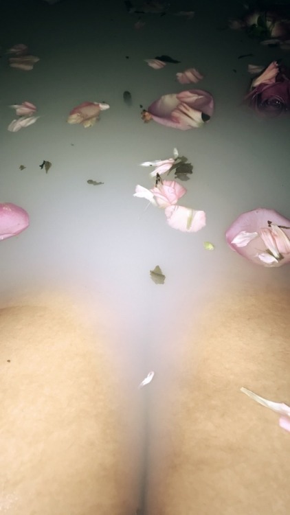 Florals • Milk Bath • Thighs