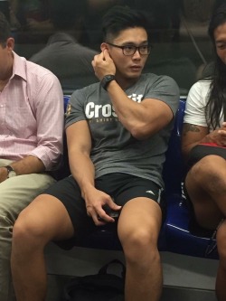sm-addicts:  willypanjj:  fuckyeahsgbois:   sunmoonstarsbear:  Who knows this hot man?  Slippery slope   好愛！！！  woah tumblr worthy commuter. he can ride me anytime! 