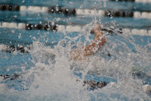 b1ythe:I’m covering a swim meet and got this really cool accidental shot of just splooshing water so