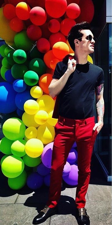 theballadofryan:HAPPY PRIDE!!!