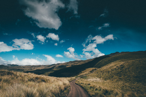 whileoutriding: Trans-Ecuador, Set 1. A bikepack from north to south, following backcountry dirt r