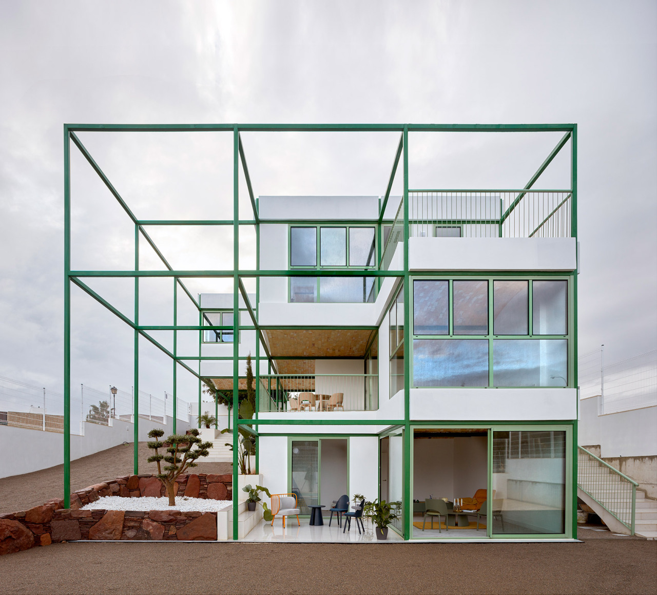 BRICK VAULT HOUSE IN VALENCIA, SPAIN BY SPACE POPULAR.