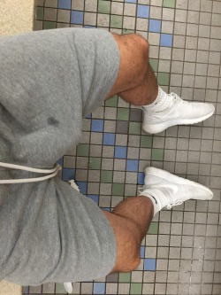 bulge-xlbigdick:  pedroxxvm:  That’s water I promise ..   shorts #boner #gif